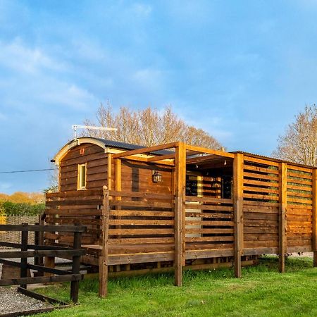 Hillside View Shepherds Hut - Ockeridge Rural Retreats Little Witley Eksteriør bilde