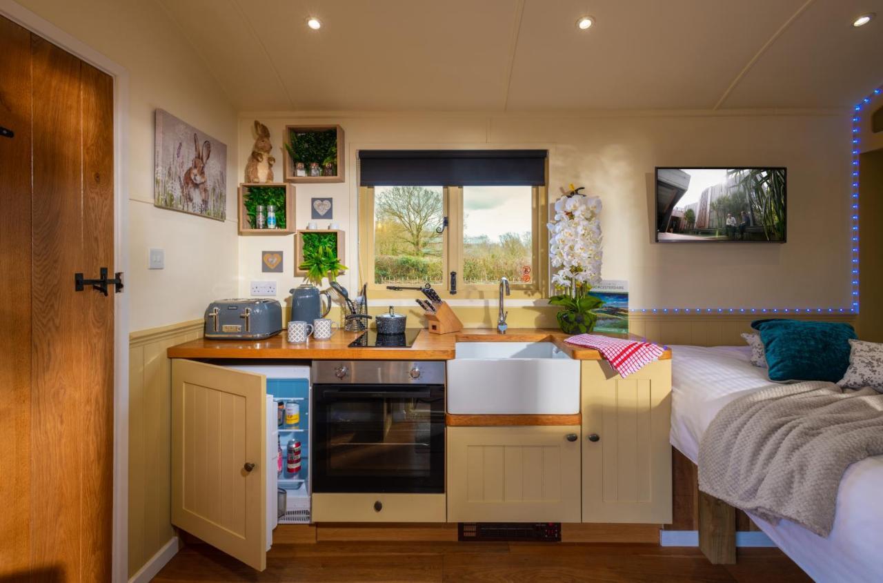 Hillside View Shepherds Hut - Ockeridge Rural Retreats Little Witley Eksteriør bilde