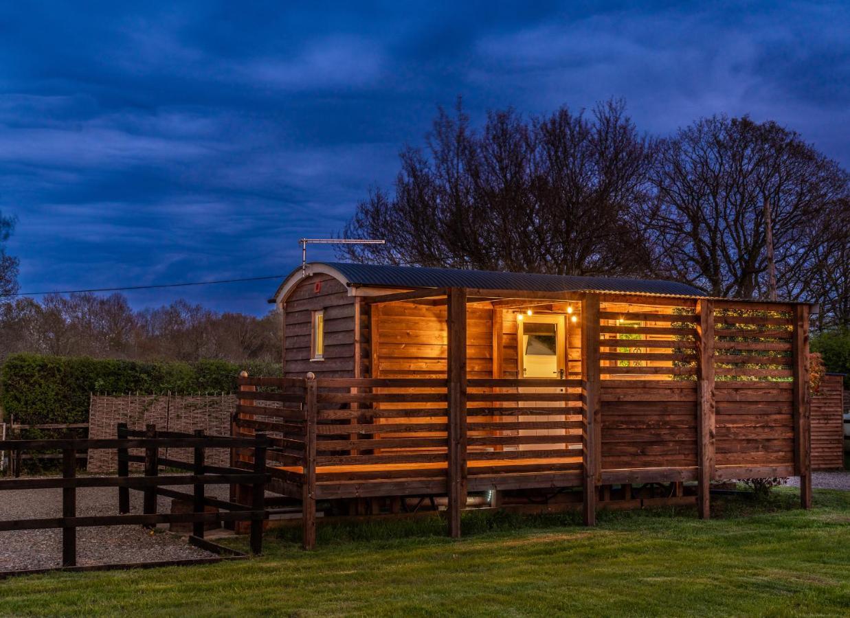 Hillside View Shepherds Hut - Ockeridge Rural Retreats Little Witley Eksteriør bilde