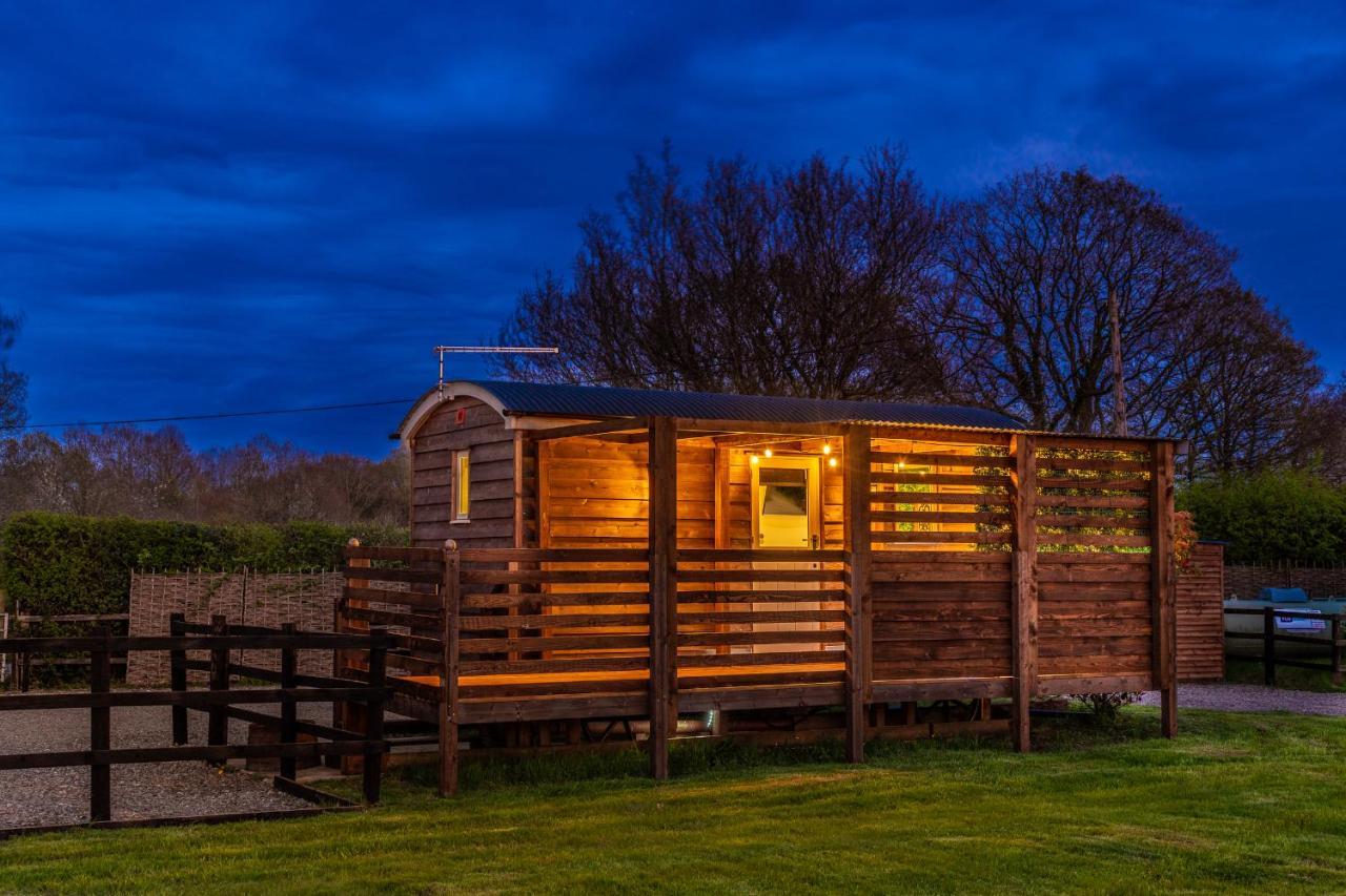 Hillside View Shepherds Hut - Ockeridge Rural Retreats Little Witley Eksteriør bilde